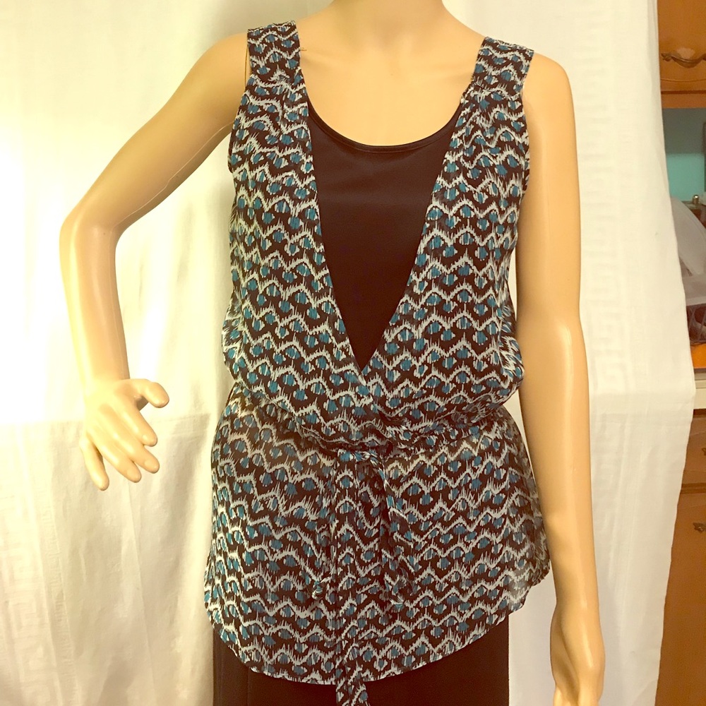 Quintessential Sleeveless Blouse Size Small